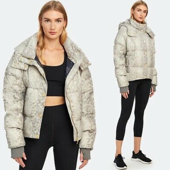 ❤️NWOT Varley Highland Puffer Jacket Grunge Snake Size Small - Picture 2 of 16
